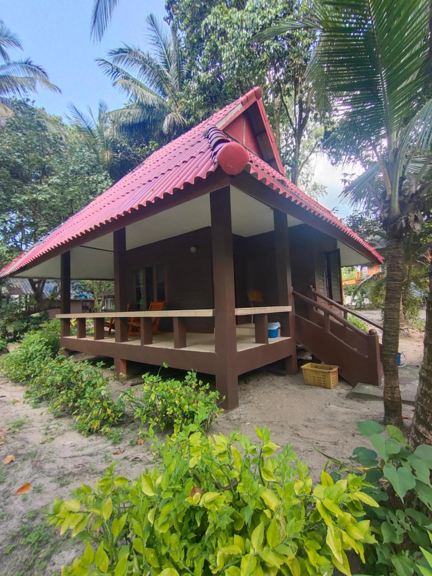 帕岸岛椰子海滩度假村 度假村